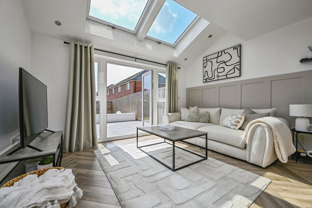Property photo 3 of 17 Pbox-Img.Jpg