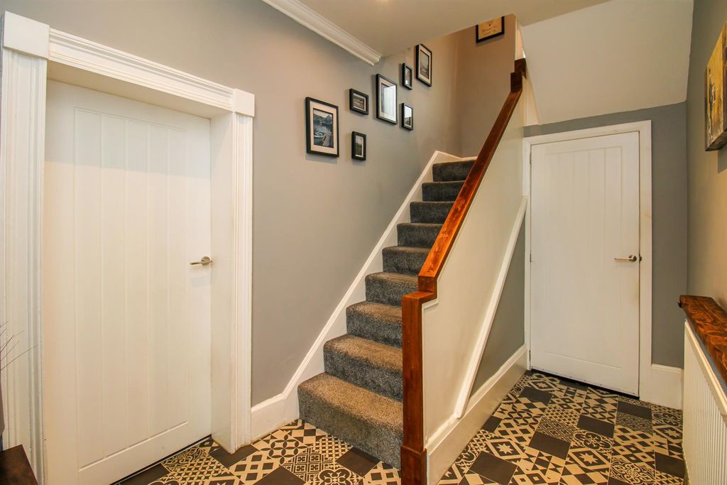 Property photo 3 of 15 Entrance Hall
