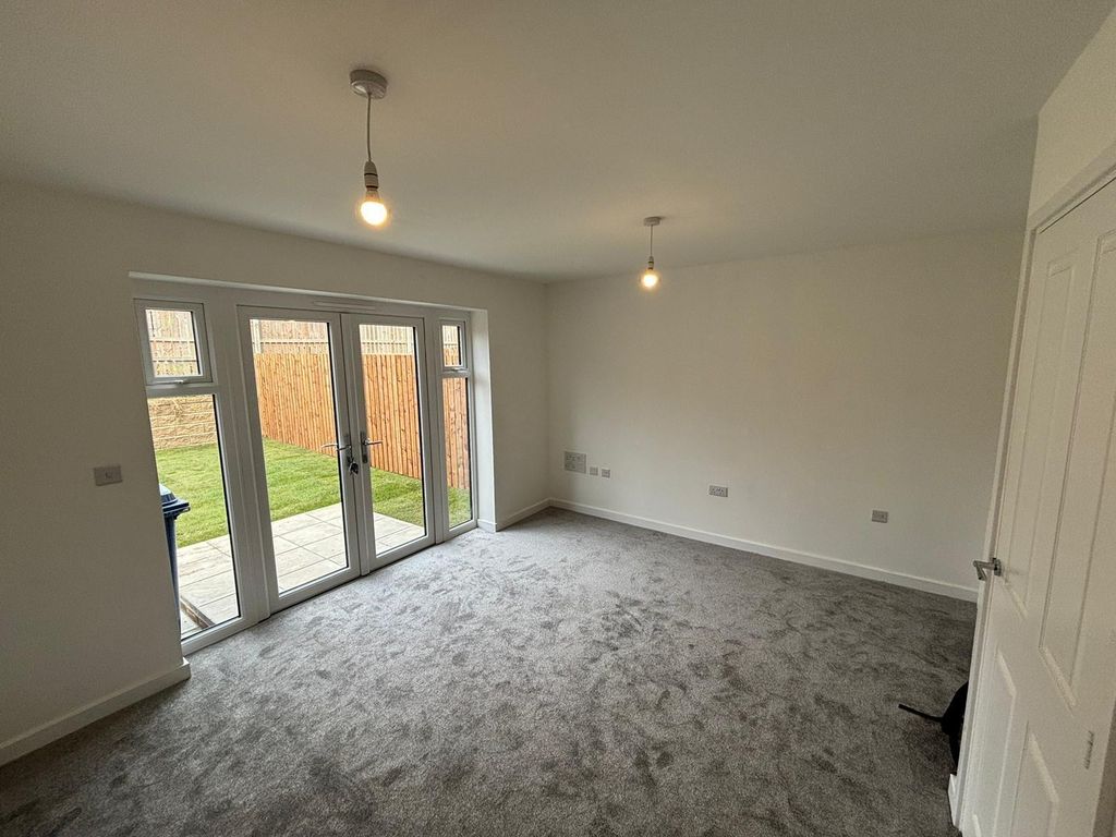 Property photo 1 of 11 Photo 5