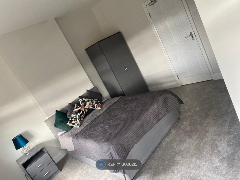 Property photo 1 of 19 Room 3