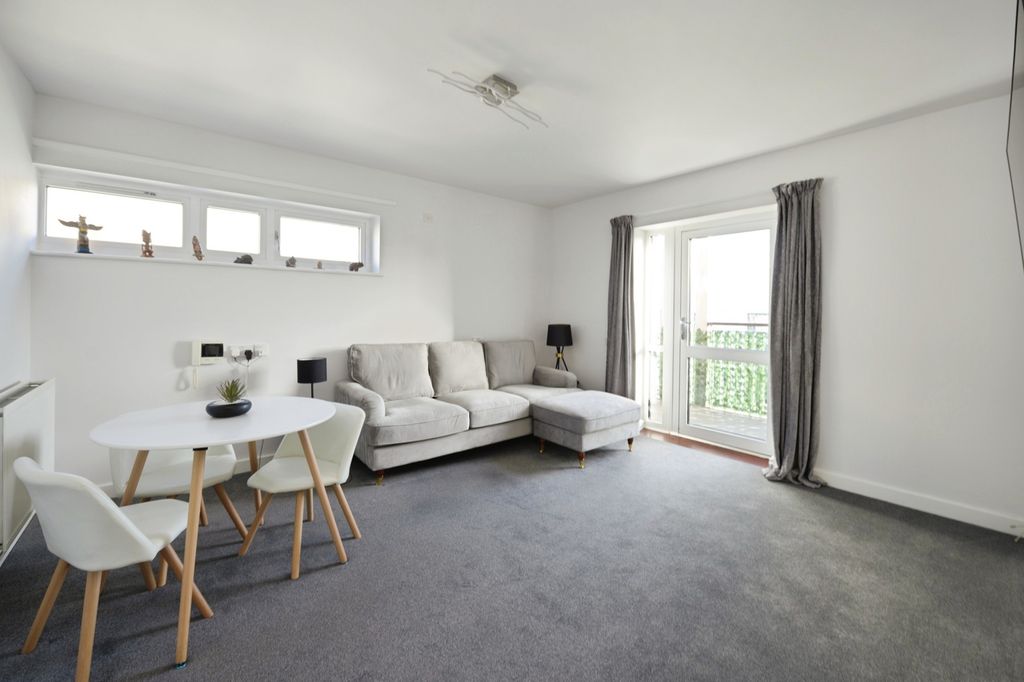 Property photo 3 of 17 Photo