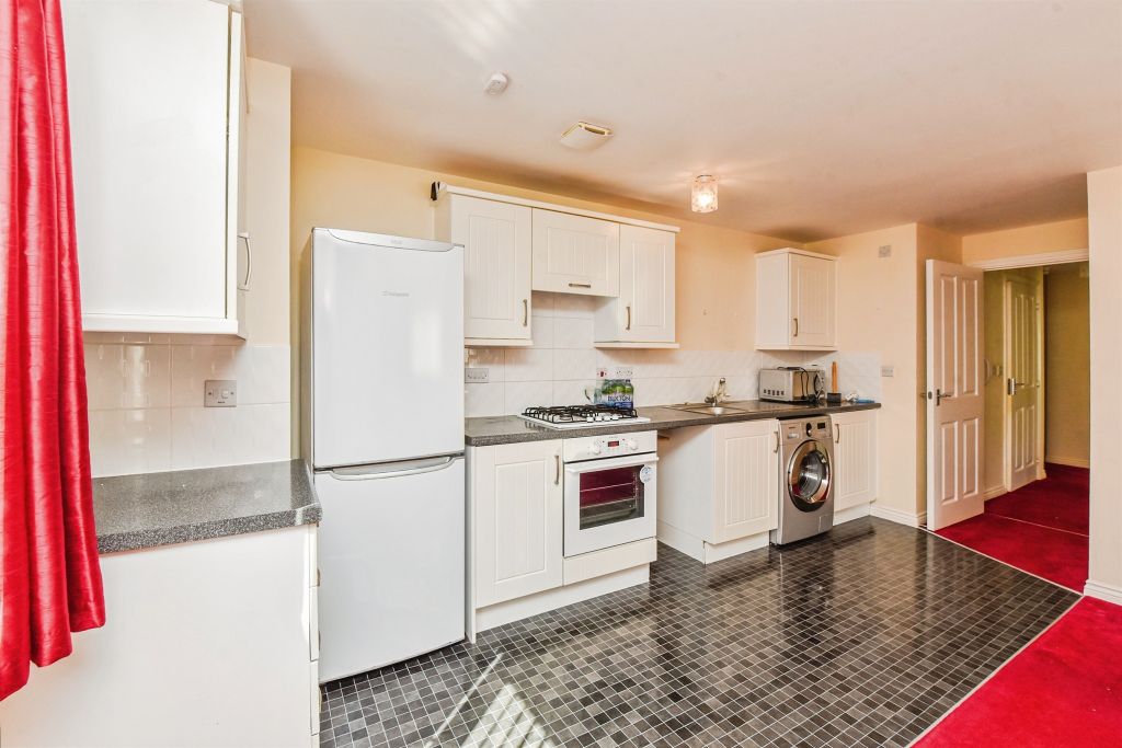 2 bed flat for saleAnzio Road, Devizes SN10 photo 5