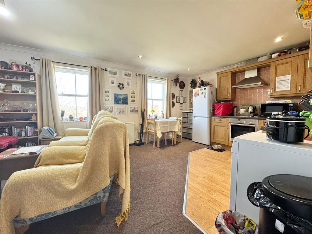 Property photo 3 of 6 Lounge/Diner/Kitchen