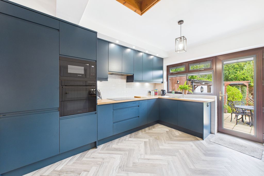 Property photo 1 of 19 Dining Kitchen