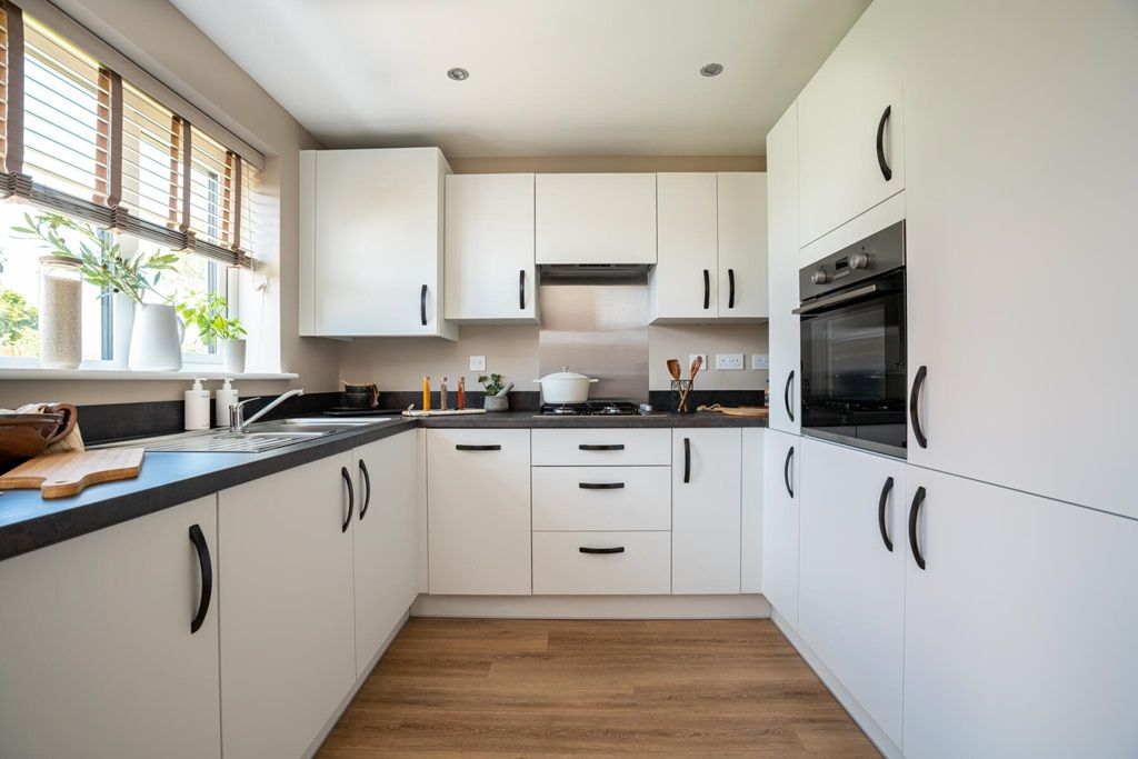 Property photo 2 of 16 Kitchen