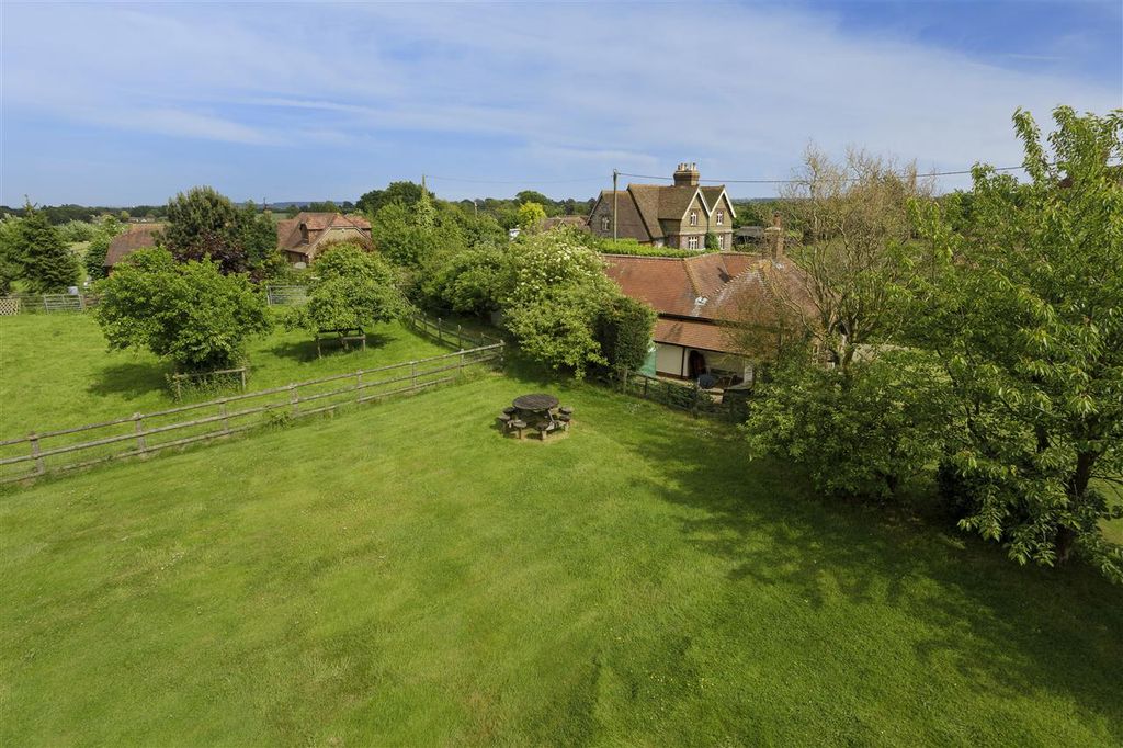 Property photo 2 of 27
