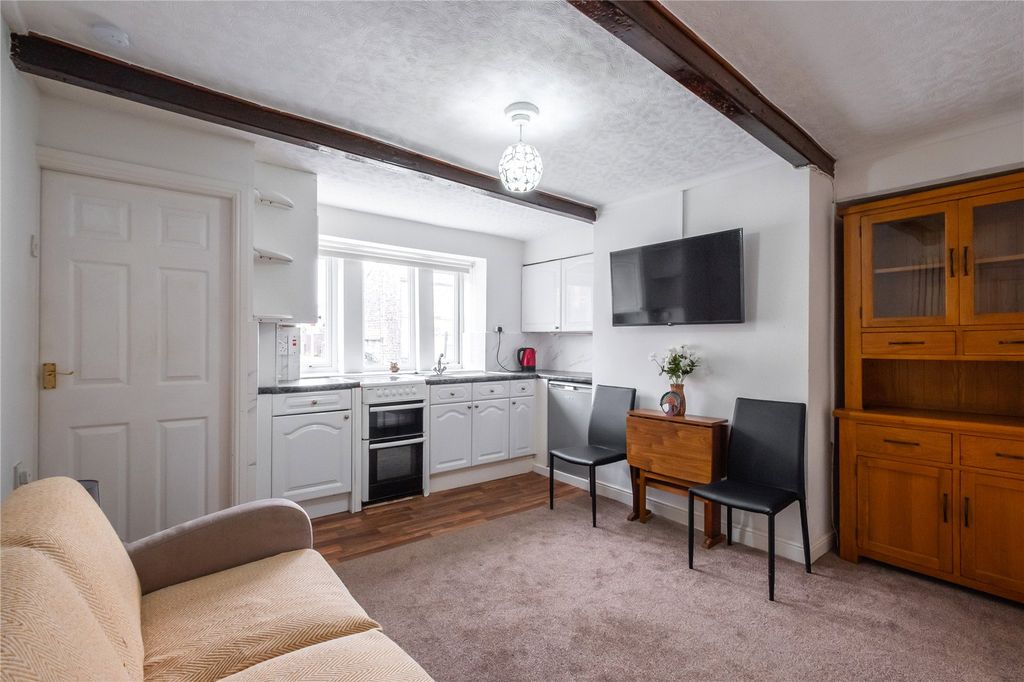 Property photo 2 of 13 Kitchen & Lounge