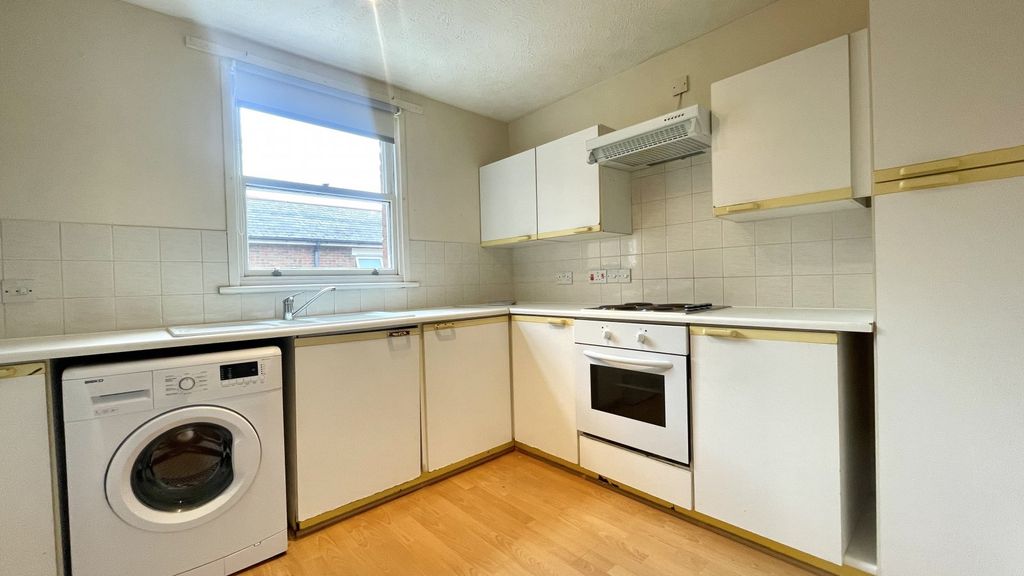 Property photo 2 of 6 Kitchen