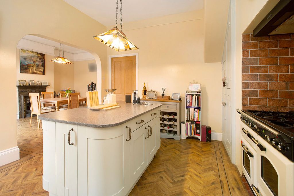 Property photo 3 of 23