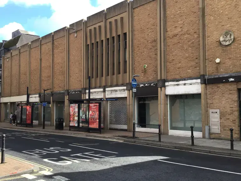 Property photo 1 of 10 Retail Unit