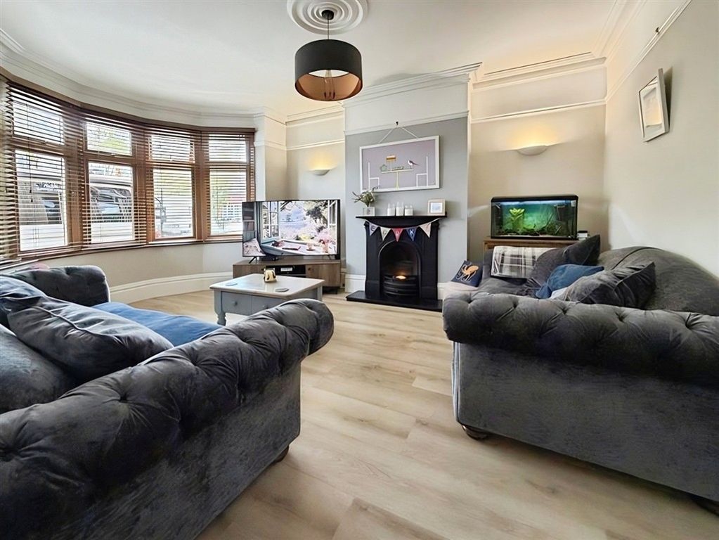 Property photo 2 of 14 Lounge
