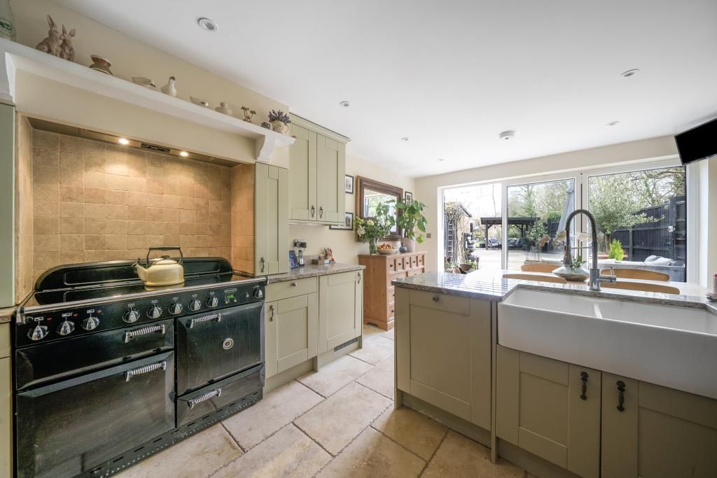 Property photo 2 of 28 Kitchen