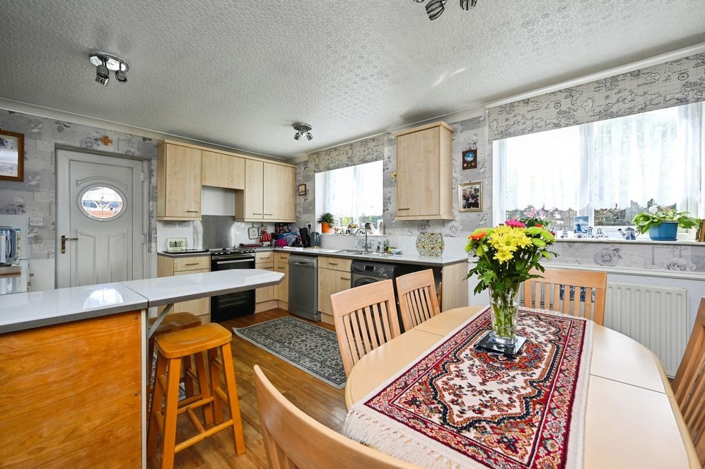 Property photo 2 of 18 Kitchen Diner