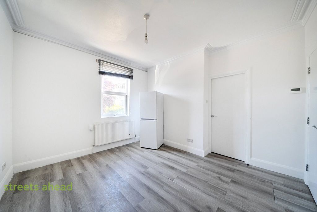 Property photo 3 of 11 Ebfc8879-E6E4-4c8...