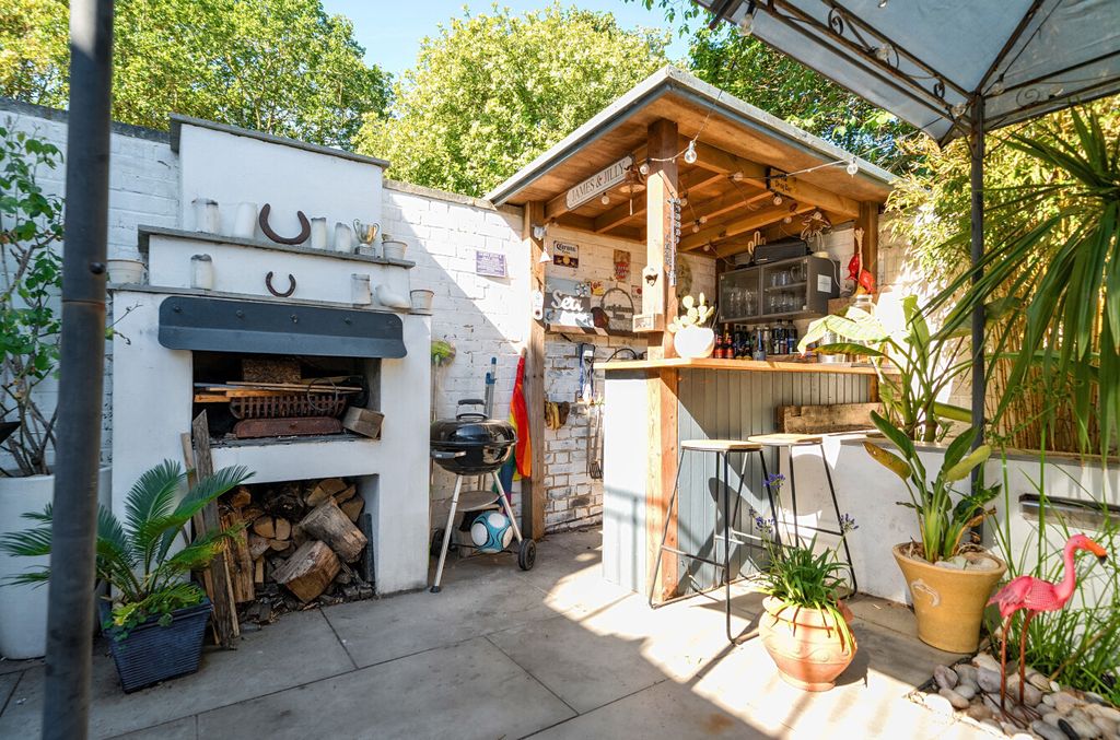 Property photo 1 of 17 6-6A7c42d38F107-1...