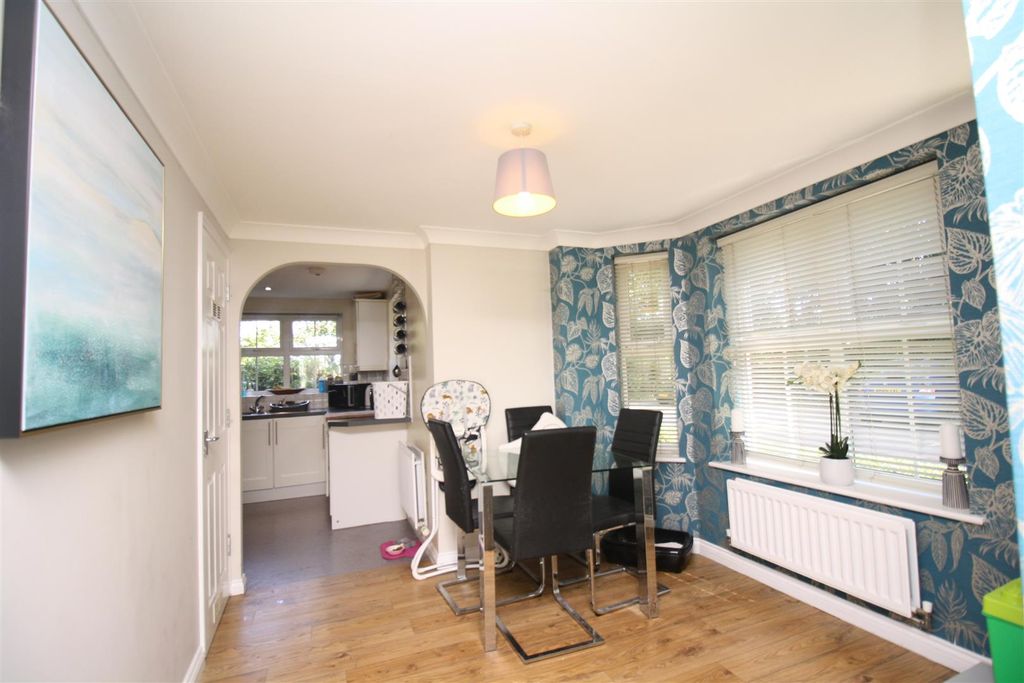 Property photo 3 of 12 Lounge/Diner