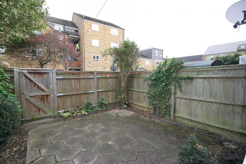 Property photo 3 of 11 Garden