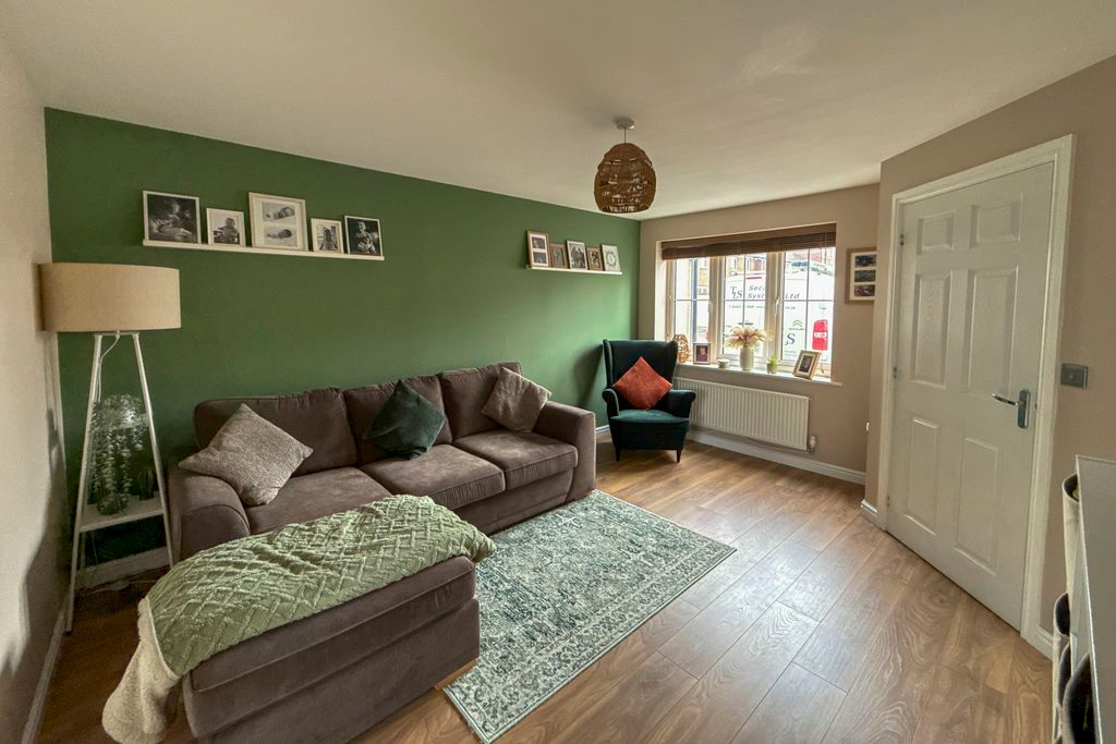 Property photo 2 of 19 Sitting Room