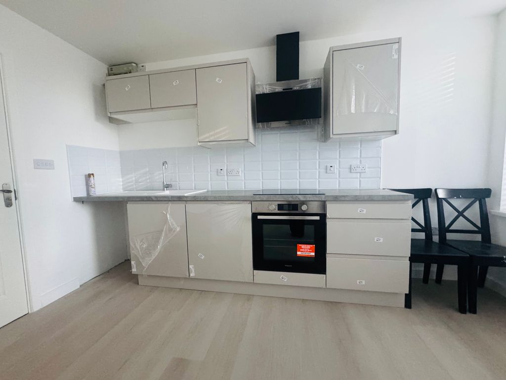 Property photo 2 of 6 Kitchen