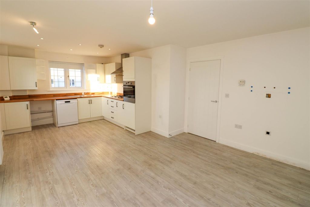 Property photo 2 of 16 Open Plan Living/Dining/Kitchen