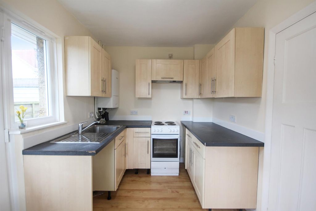 Property photo 3 of 7 Kitchen