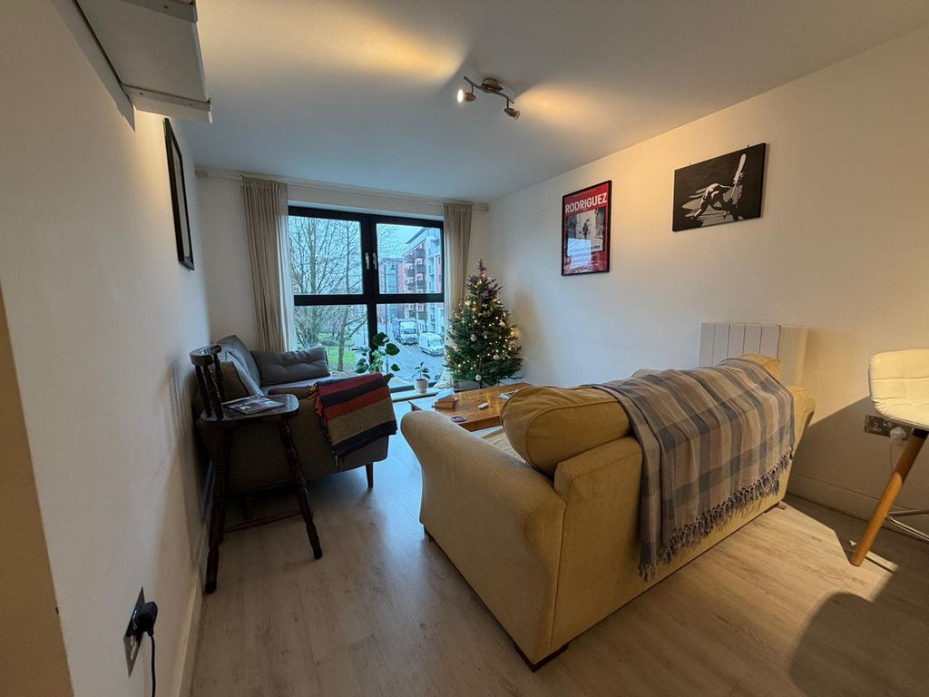 Property photo 2 of 8