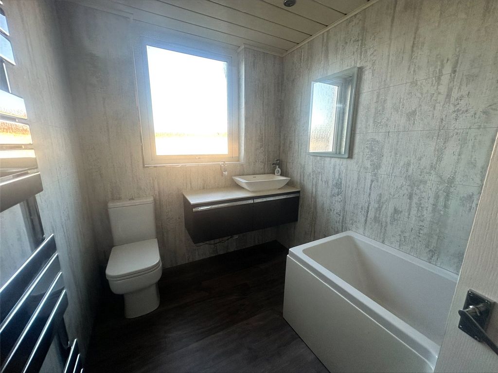 Property photo 2 of 3 Picture No. 24