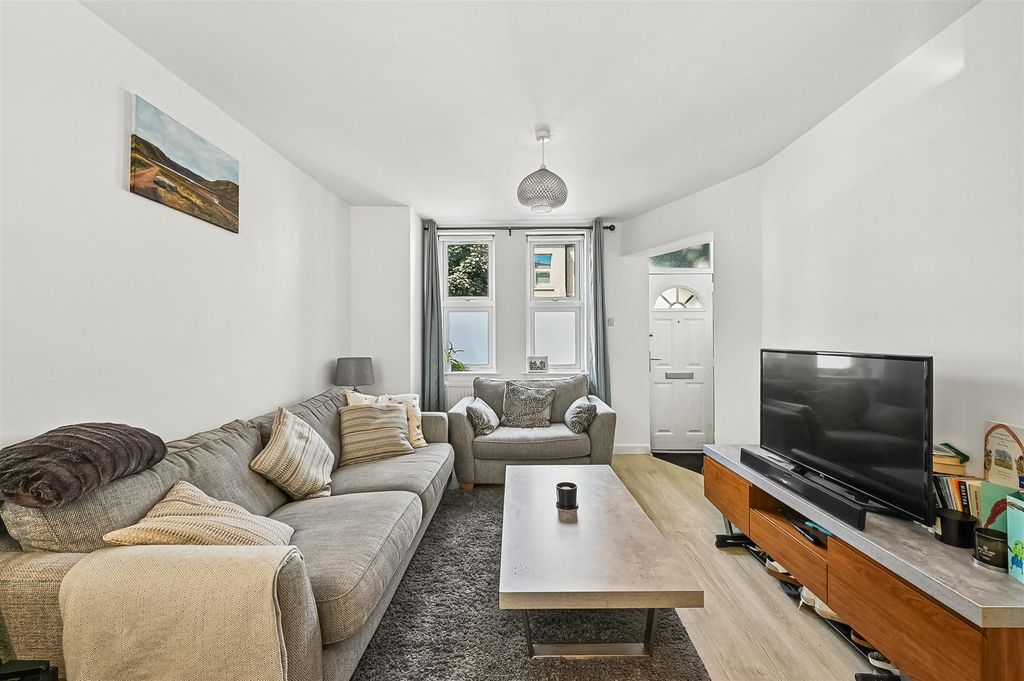 Property photo 2 of 11
