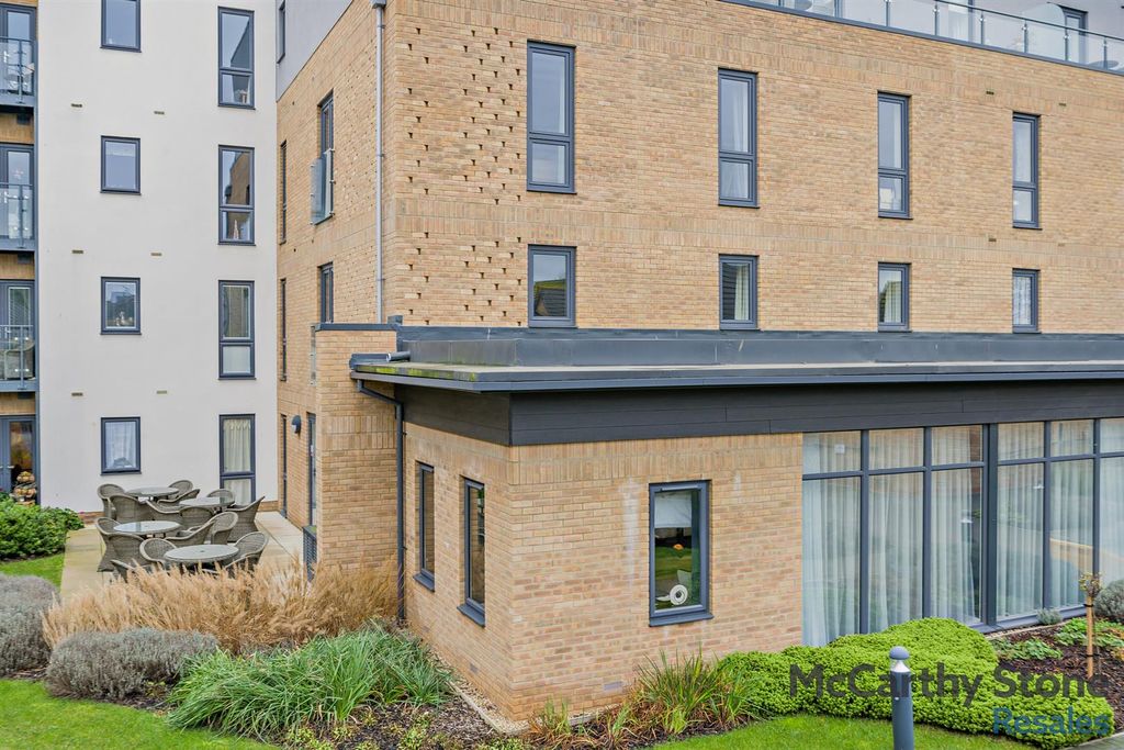 Property photo 2 of 28 8673038-Exterior03-800.Jpg