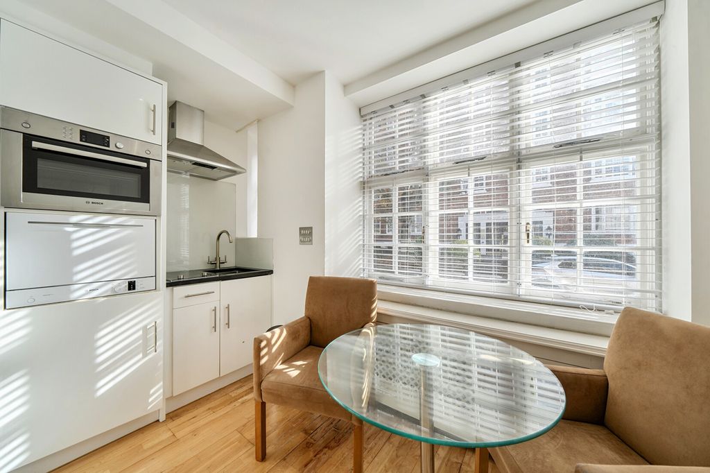 Property photo 1 of 10 Kitchen/Living Room