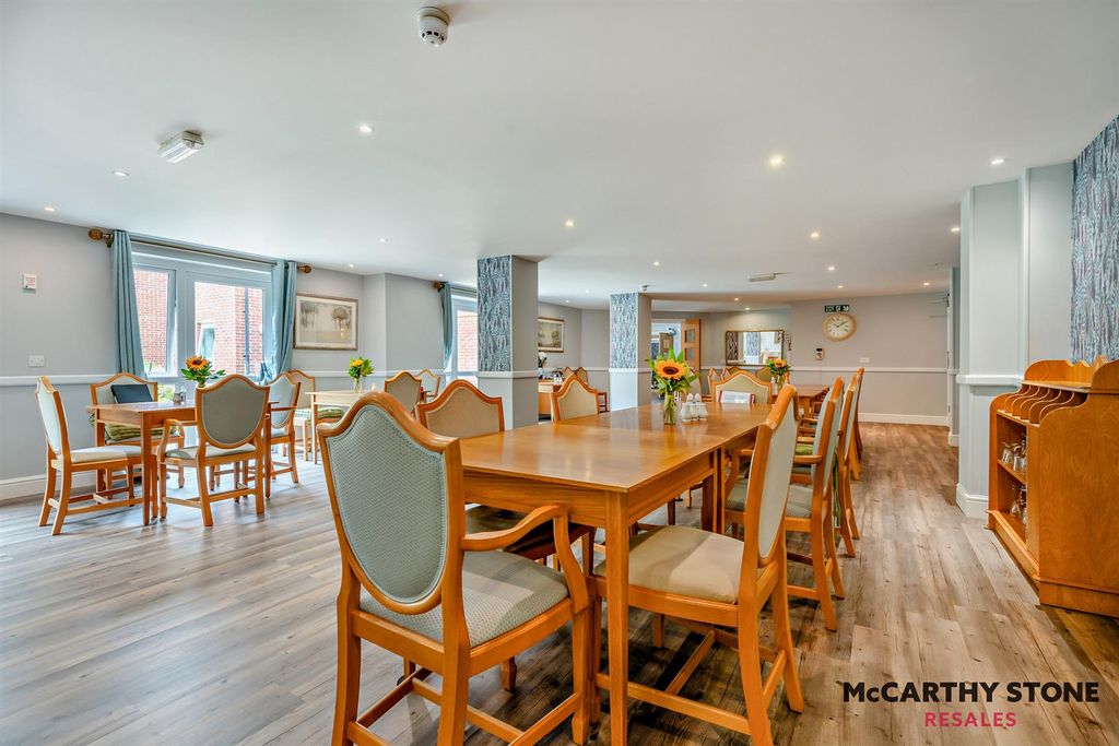 Property photo 3 of 23 8608949-Interior19-800.Jpg