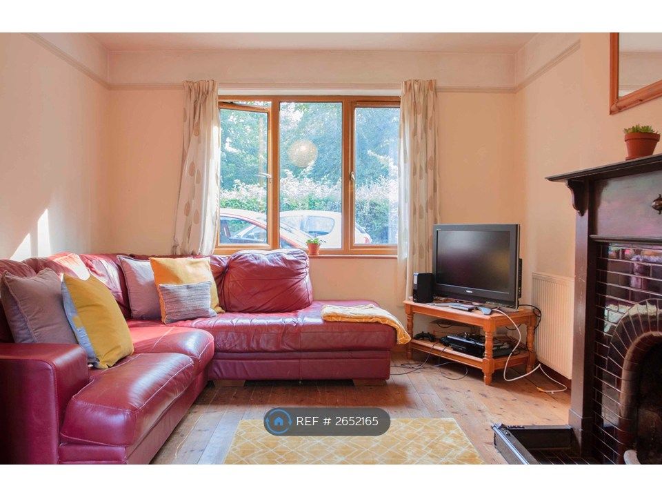 Property photo 1 of 13 Living Room