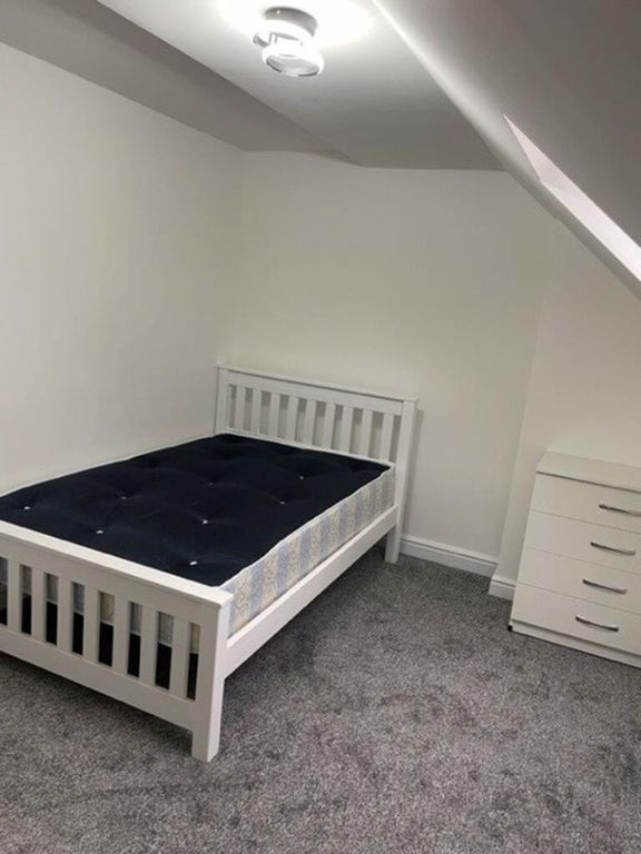 Property photo 2 of 11 A Tidy And Well-Maintained Small Bedroom Featuring...