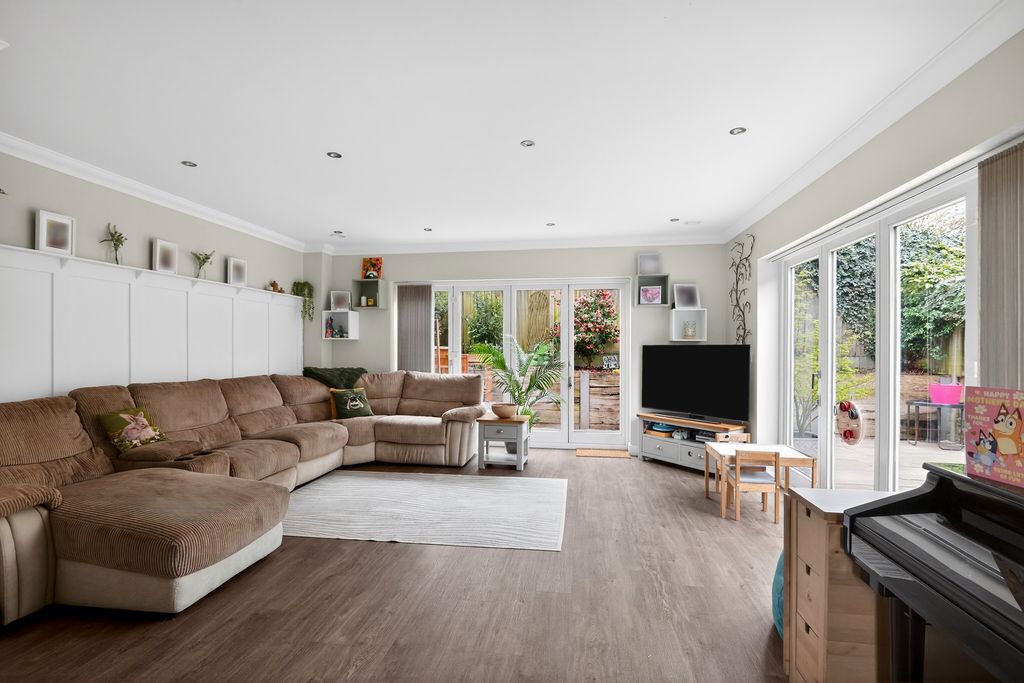 Property photo 1 of 15 Lounge/Dining Room