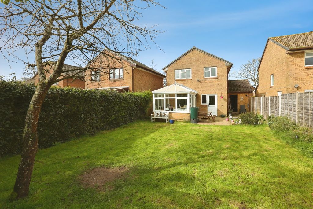 Property photo 2 of 18 Back Garden