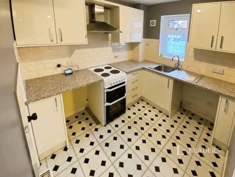 Property photo 2 of 5 Kitchen