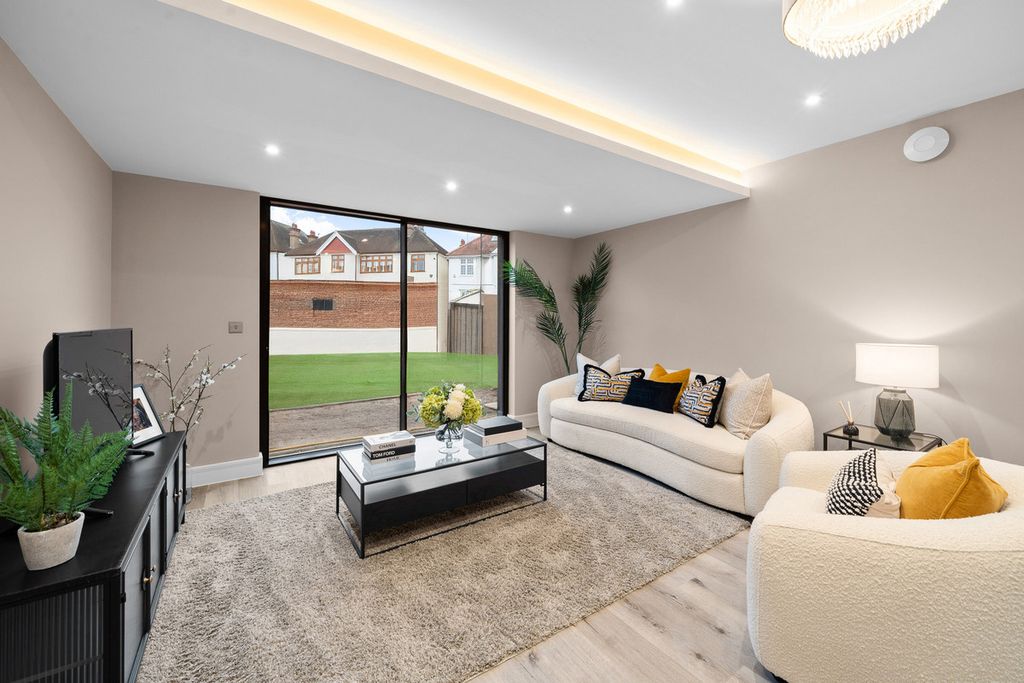 Property photo 1 of 27