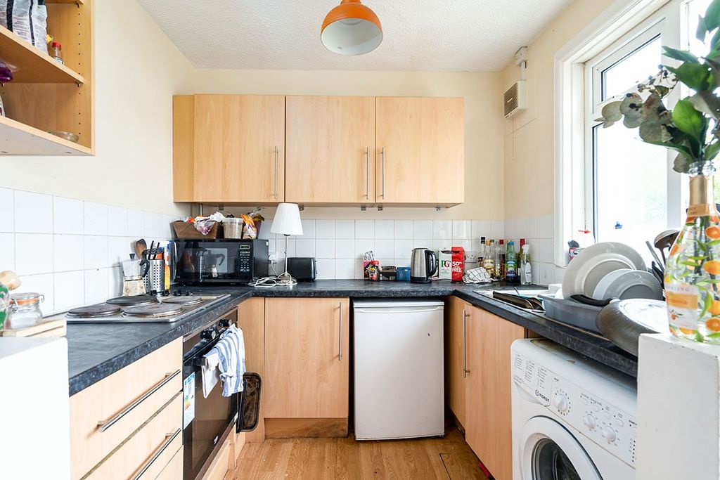 Property photo 3 of 8 Kitchen