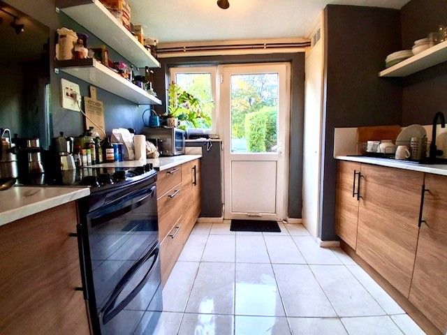 Property photo 3 of 9 Kitchen