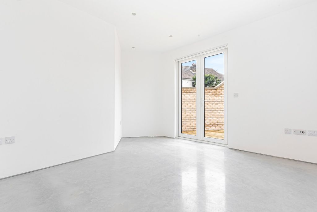 Property photo 1 of 14 Picture No. 11