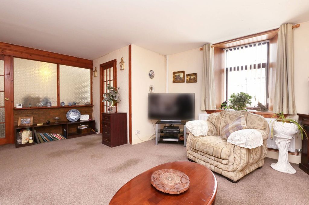Property photo 2 of 28