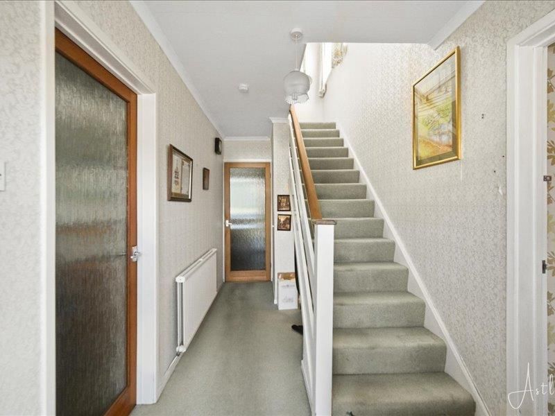 Property photo 2 of 25 Hallway