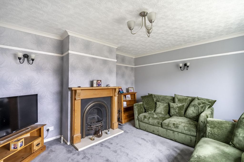 Property photo 2 of 21 Living Room