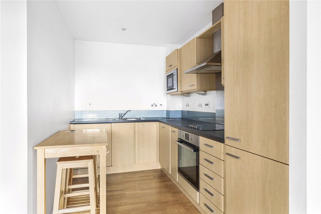 Property photo 2 of 10 Kitchen