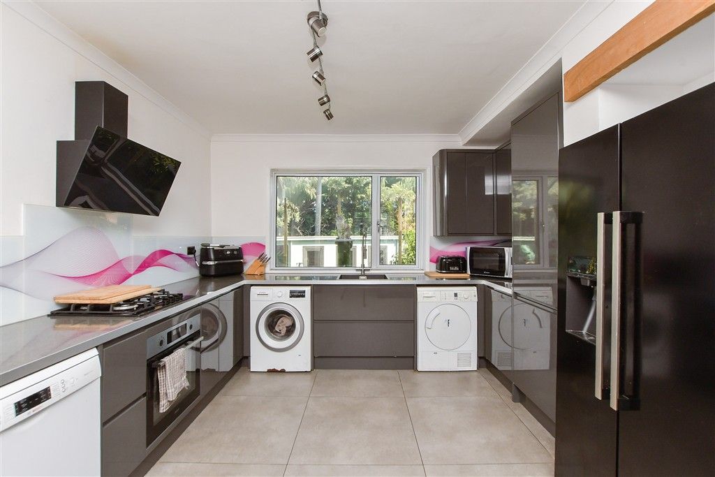 Property photo 2 of 14 Kitchen