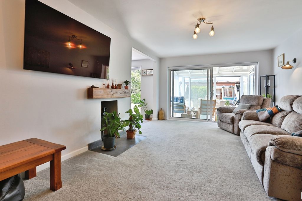 Property photo 3 of 20 Pbox-Img.Jpg