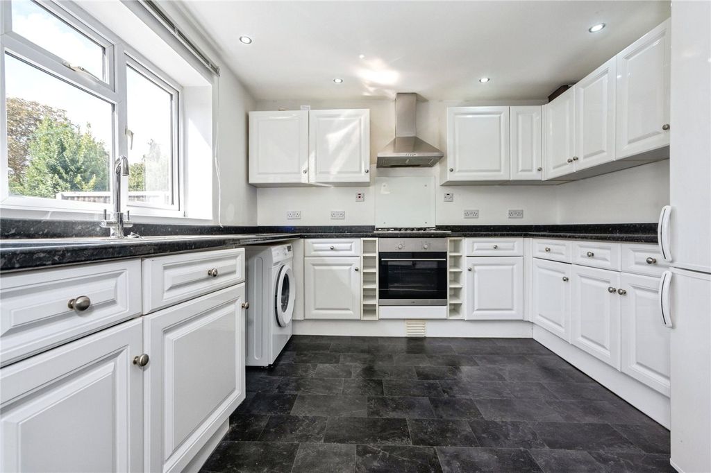 Property photo 2 of 18 #Yourmovedartford