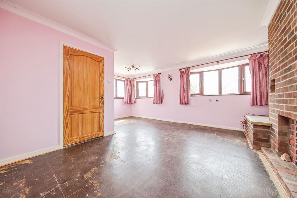 Property photo 2 of 32