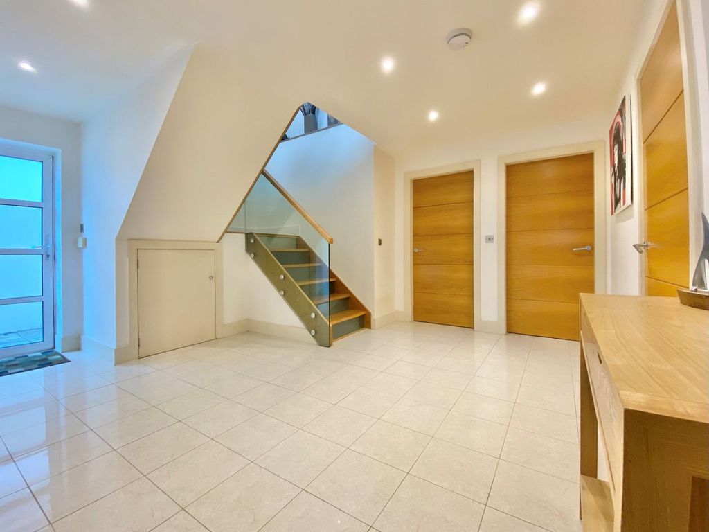 Property photo 3 of 23