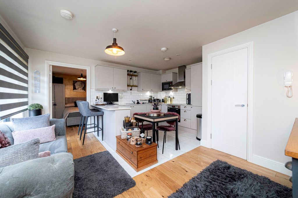 Property photo 2 of 7 Picture 2